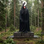 Sunnuntaipatikalla Marskin patsaan etsintää